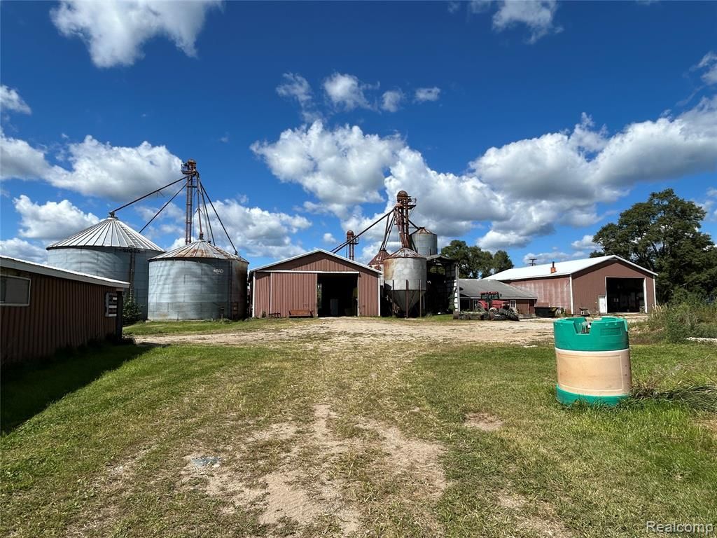 16465 Almont, Allenton, MI 48002