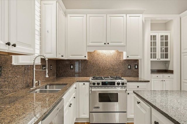 1994 W COTTAGE GLEN CIR, Germantown, TN 38138