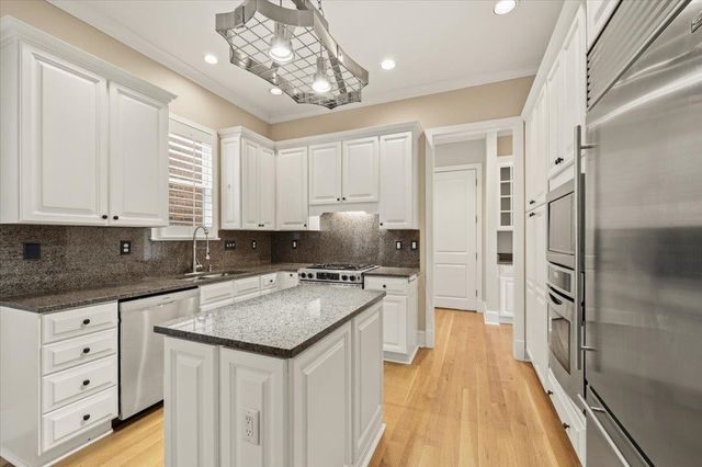 1994 W COTTAGE GLEN CIR, Germantown, TN 38138