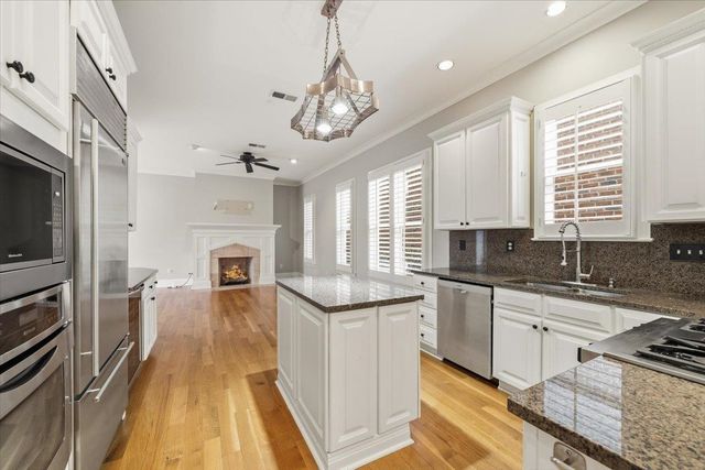 1994 W COTTAGE GLEN CIR, Germantown, TN 38138