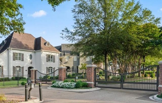 1994 W COTTAGE GLEN CIR, Germantown, TN 38138