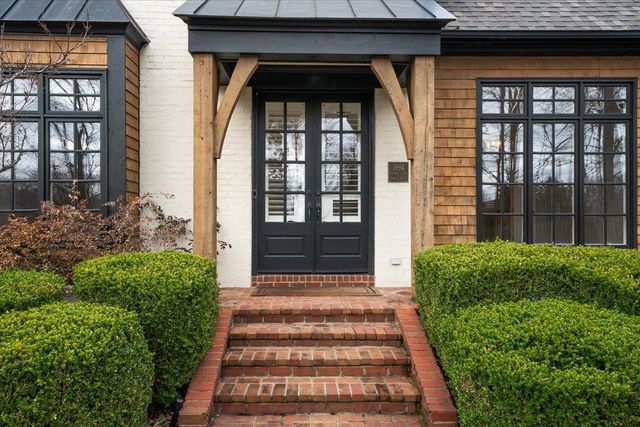 1994 W COTTAGE GLEN CIR, Germantown, TN 38138