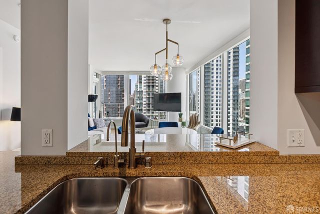 425 1st Street 1607, San Francisco, CA 94105