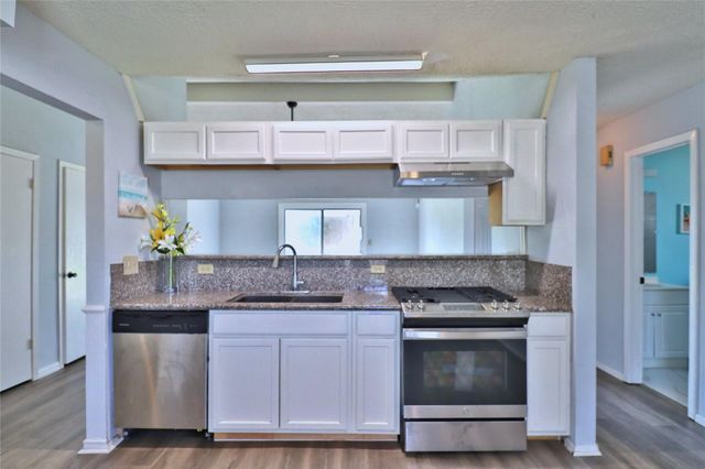 2706 S Brompton Drive, Pearland, TX 77584