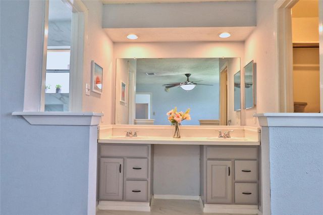 2706 S Brompton Drive, Pearland, TX 77584