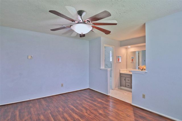 2706 S Brompton Drive, Pearland, TX 77584