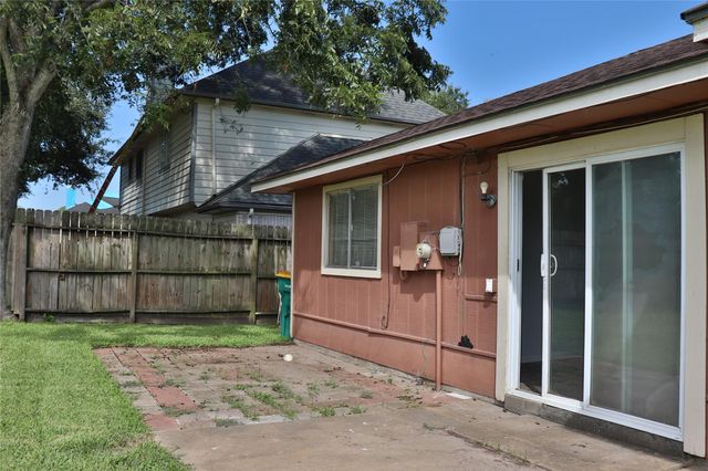 2706 S Brompton Drive, Pearland, TX 77584