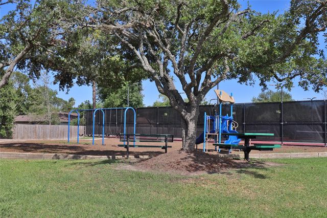 2706 S Brompton Drive, Pearland, TX 77584