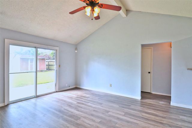 2706 S Brompton Drive, Pearland, TX 77584