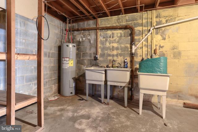 300 EDDINGTON AVE, Harrisburg, PA 17111