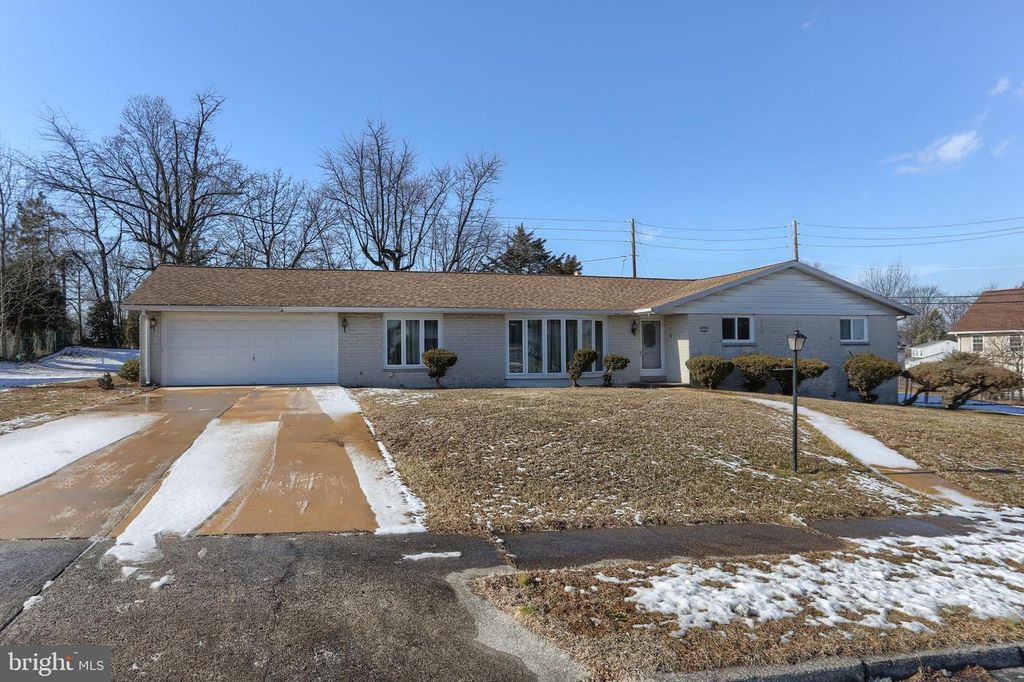 300 EDDINGTON AVE, Harrisburg, PA 17111