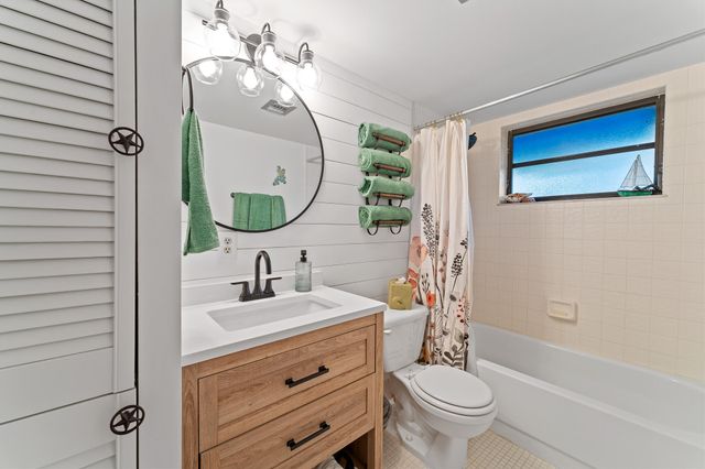 1411 NE 14th Court P-14, Jensen Beach, FL 34957