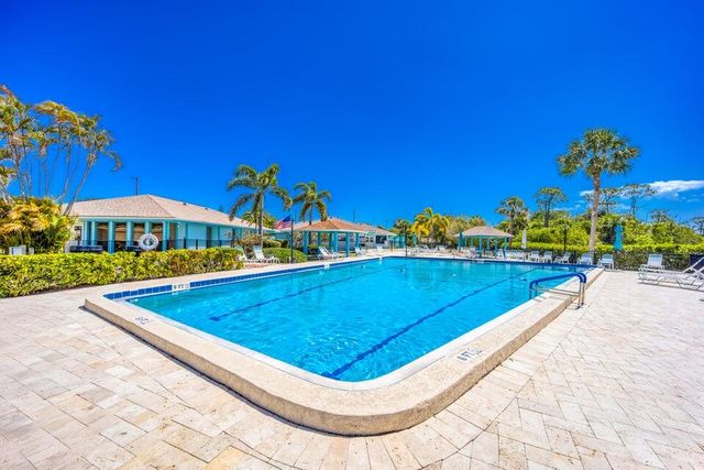 1411 NE 14th Court P-14, Jensen Beach, FL 34957