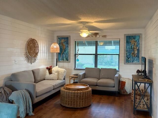 1411 NE 14th Court P-14, Jensen Beach, FL 34957