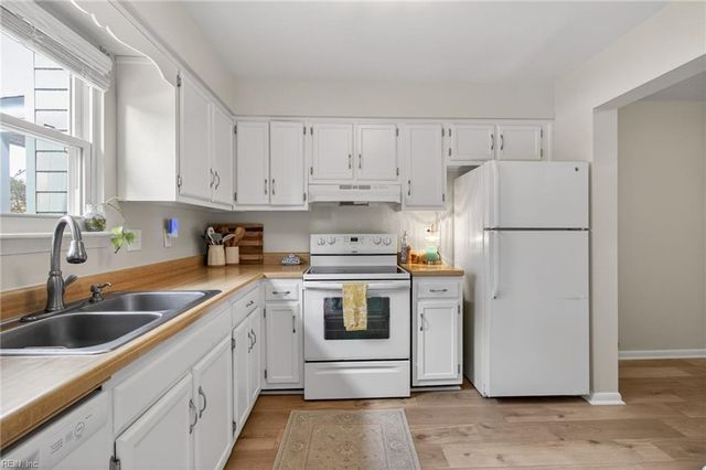 2104 Whispering Sands LN, Virginia Beach, VA 23455