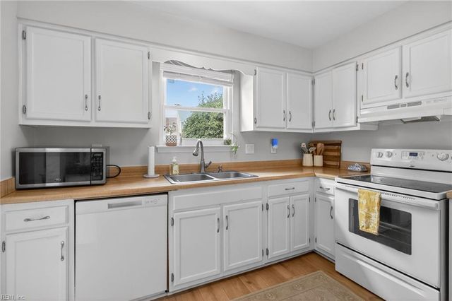 2104 Whispering Sands LN, Virginia Beach, VA 23455