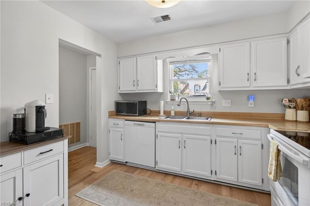 2104 Whispering Sands LN, Virginia Beach, VA 23455