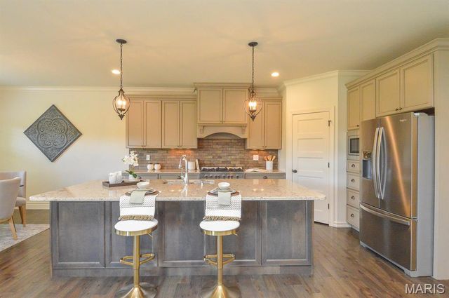 520 Shadow Rock Court, Lebanon, IL 62254