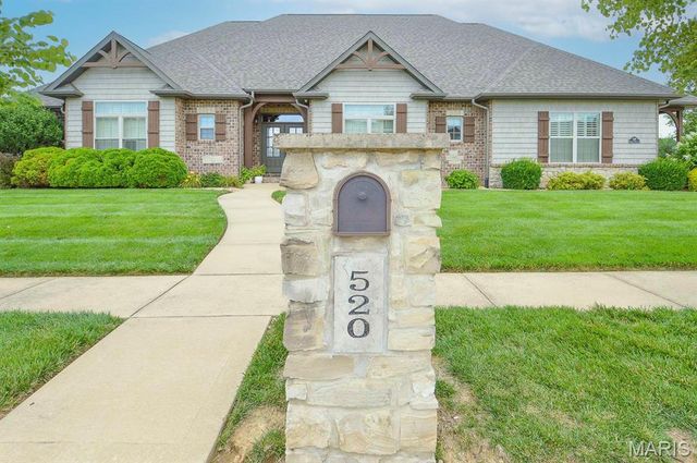 520 Shadow Rock Court, Lebanon, IL 62254