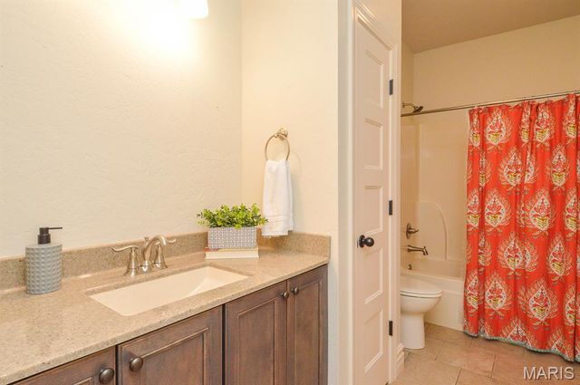 520 Shadow Rock Court, Lebanon, IL 62254