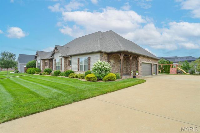 520 Shadow Rock Court, Lebanon, IL 62254