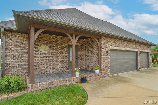 520 Shadow Rock Court, Lebanon, IL 62254