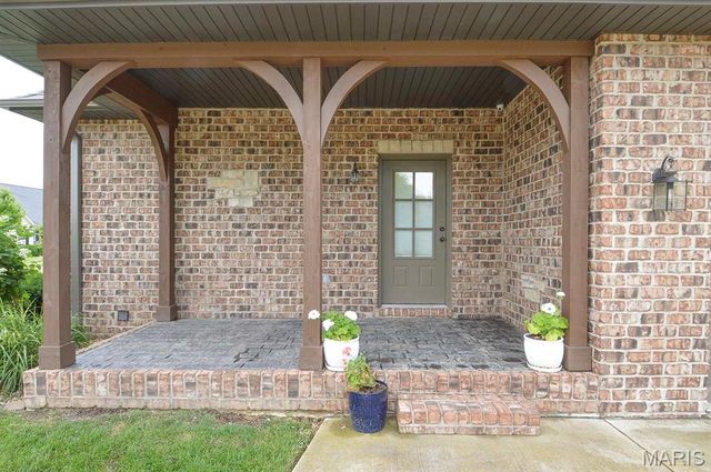 520 Shadow Rock Court, Lebanon, IL 62254