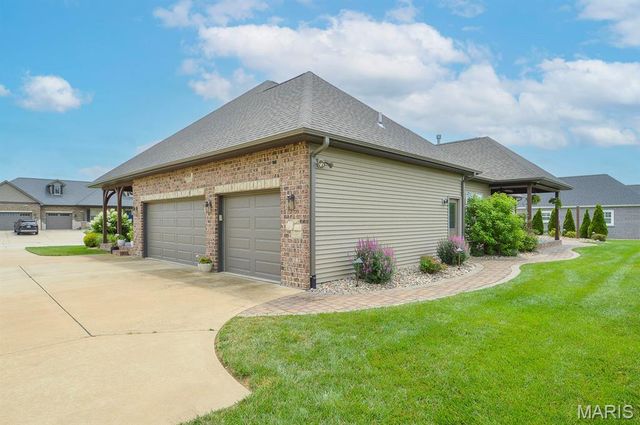 520 Shadow Rock Court, Lebanon, IL 62254