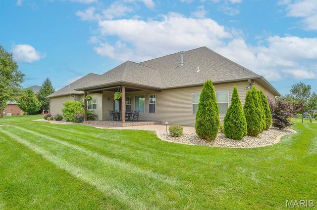 520 Shadow Rock Court, Lebanon, IL 62254