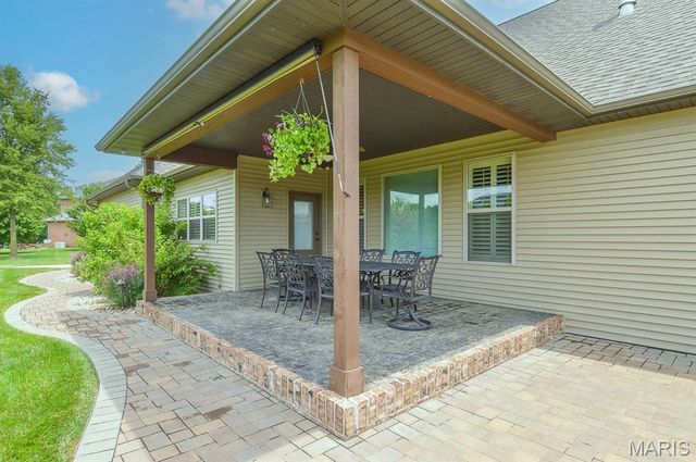 520 Shadow Rock Court, Lebanon, IL 62254