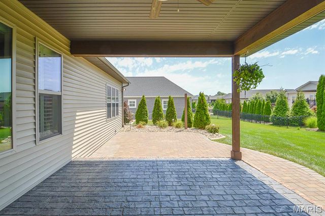 520 Shadow Rock Court, Lebanon, IL 62254