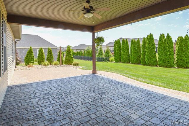 520 Shadow Rock Court, Lebanon, IL 62254