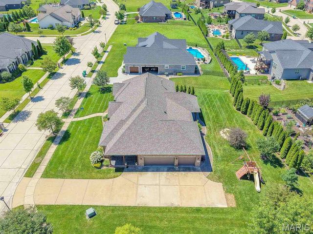 520 Shadow Rock Court, Lebanon, IL 62254