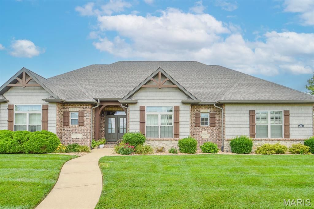 520 Shadow Rock Court, Lebanon, IL 62254