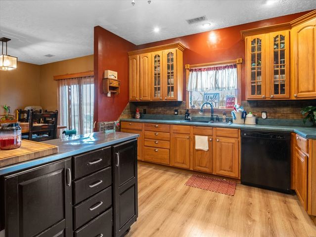 37 Highway 34 Highway, Raleigh, IL 62977