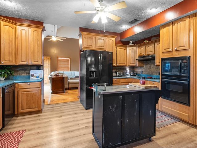 37 Highway 34 Highway, Raleigh, IL 62977