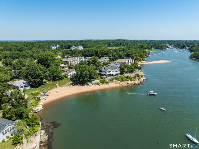 16 Whalers Point 16, East Haven, CT 06512