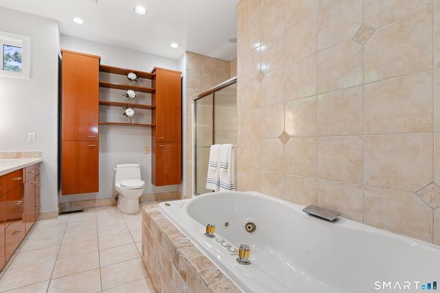 16 Whalers Point 16, East Haven, CT 06512