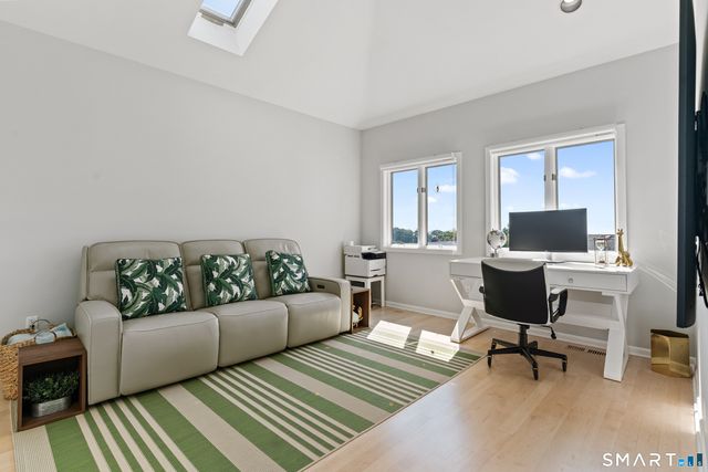 16 Whalers Point 16, East Haven, CT 06512