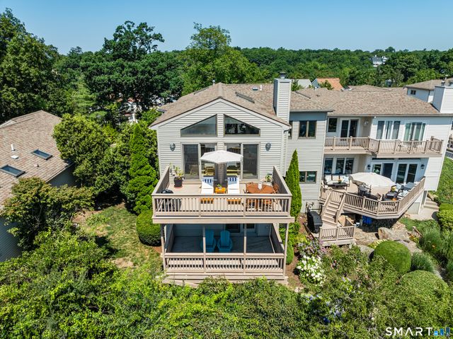 16 Whalers Point 16, East Haven, CT 06512