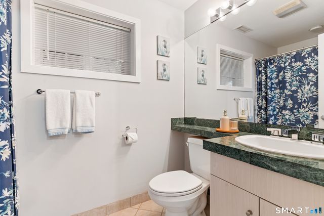 16 Whalers Point 16, East Haven, CT 06512