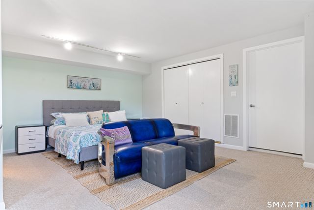 16 Whalers Point 16, East Haven, CT 06512