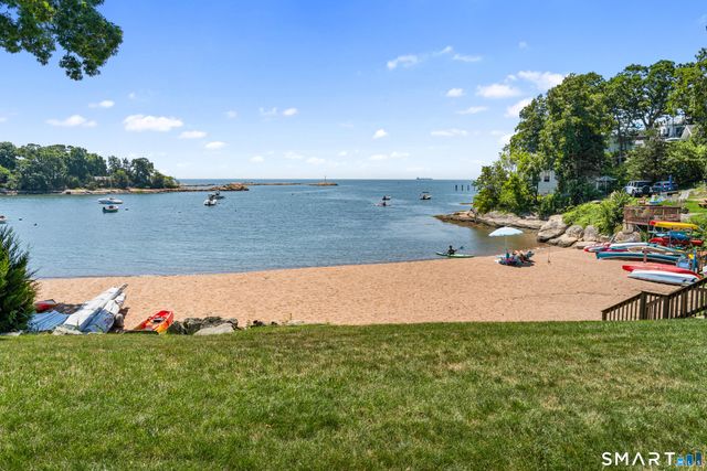 16 Whalers Point 16, East Haven, CT 06512