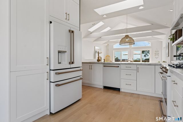 16 Whalers Point 16, East Haven, CT 06512