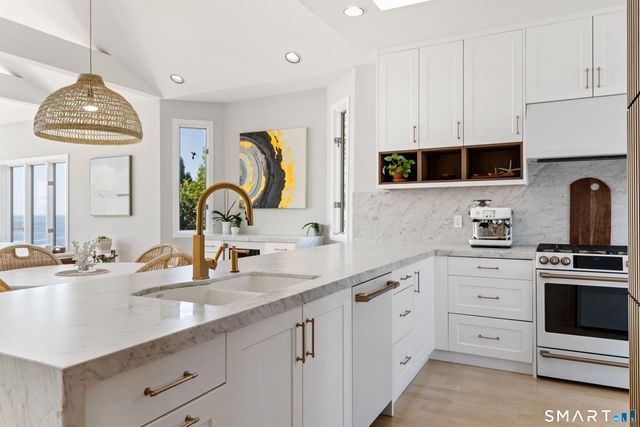 16 Whalers Point 16, East Haven, CT 06512