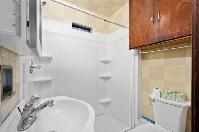 63 Lawn St, Oakland, PA 15213