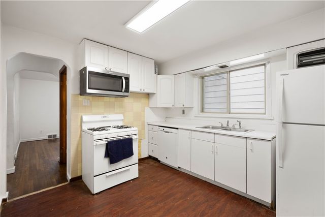 63 Lawn St, Oakland, PA 15213