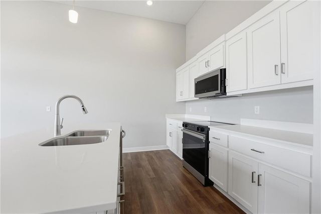 19712 W 195th Place, Spring Hill, KS 66083