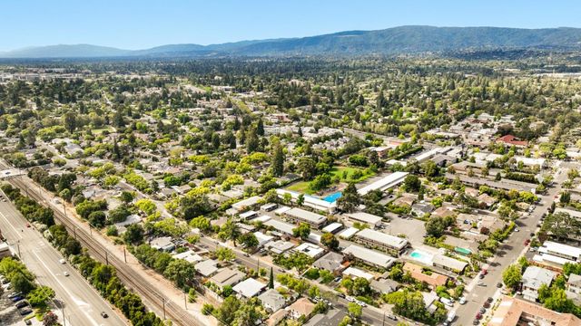 3920 Park Boulevard, Palo Alto, CA 94306