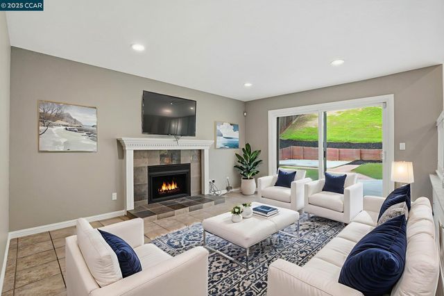 3025 Sunflower Dr, Antioch, CA 94531